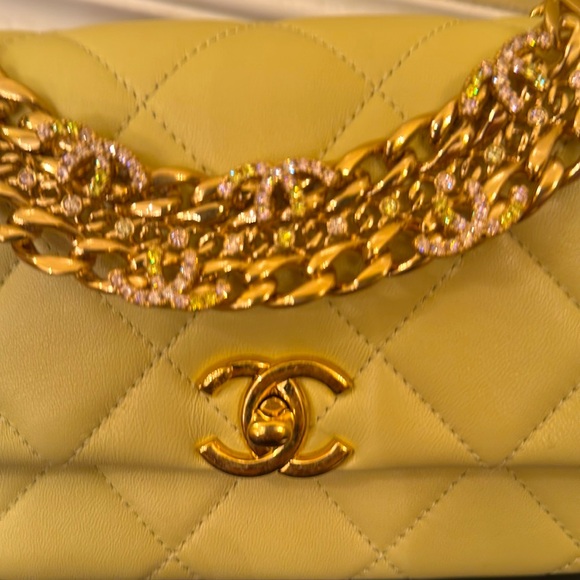 NWT LIMITED EDITION LAMBSKIN QUILTED SMALL FLAPBAG WITH CC CRYSTALS TOP HANDLE - Picture 2 of 7